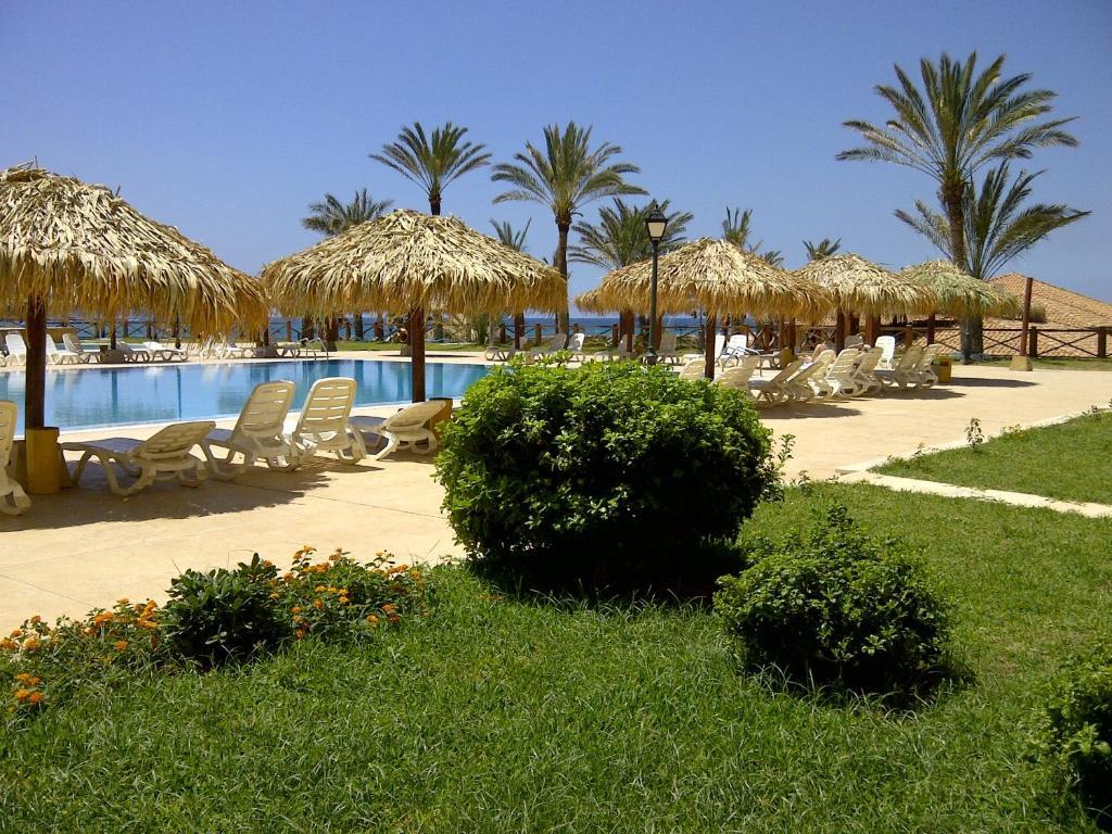 Sawary Beach Hotel Batroûn Buitenkant foto