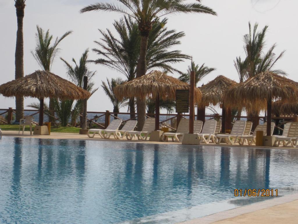Sawary Beach Hotel Batroûn Buitenkant foto