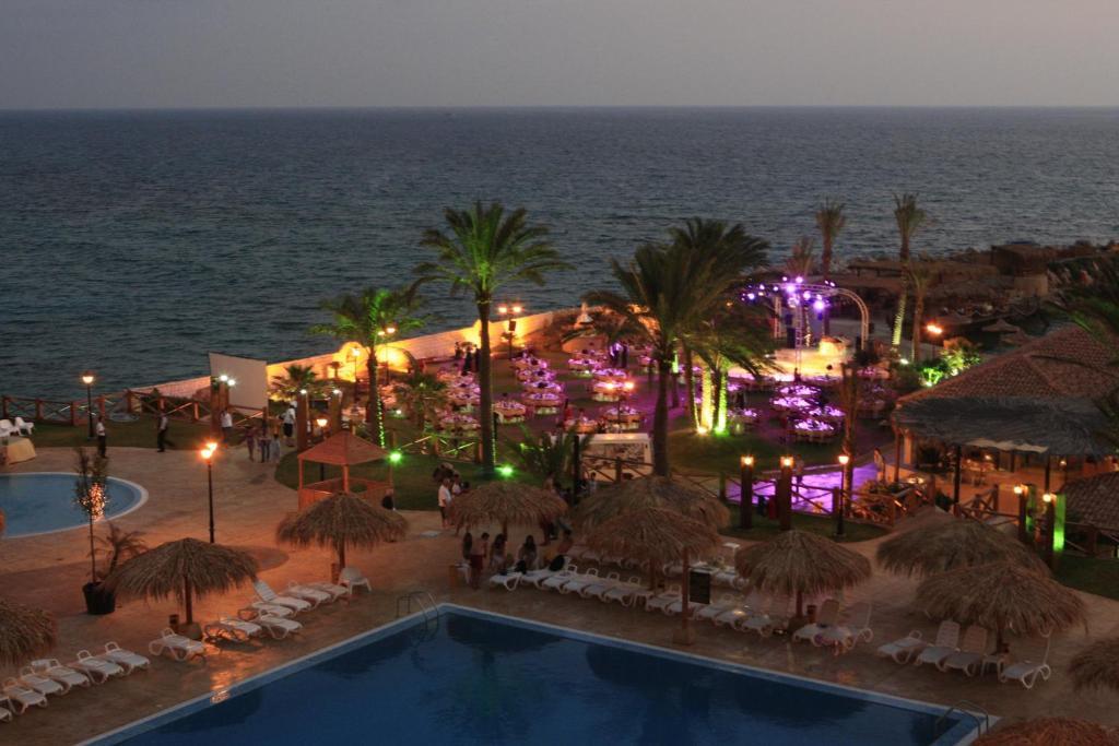 Sawary Beach Hotel Batroûn Buitenkant foto