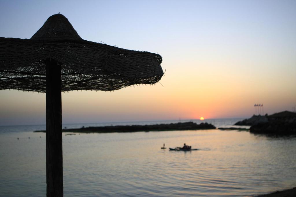 Sawary Beach Hotel Batroûn Buitenkant foto