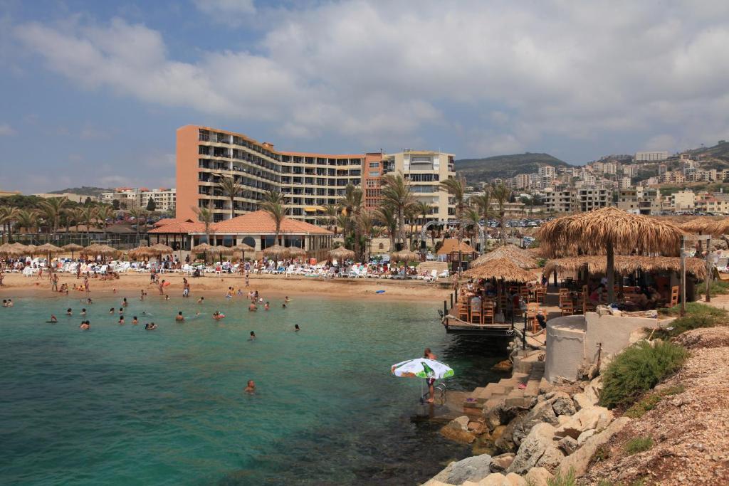 Sawary Beach Hotel Batroûn Buitenkant foto