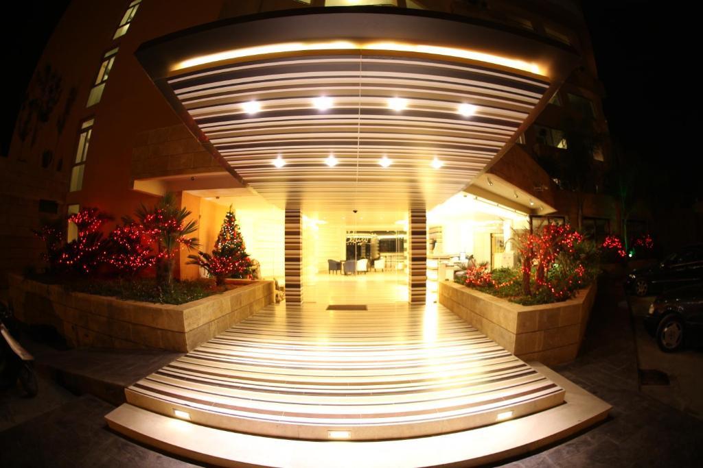 Sawary Beach Hotel Batroûn Buitenkant foto