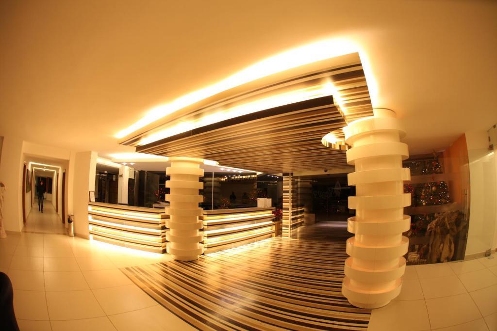 Sawary Beach Hotel Batroûn Buitenkant foto
