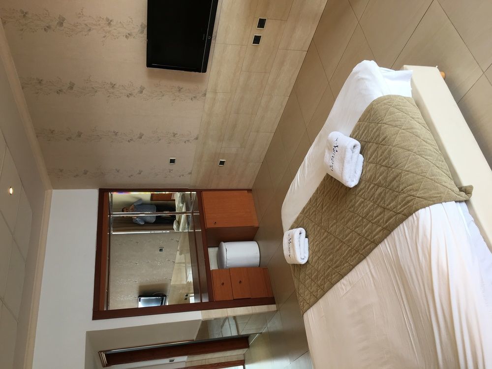 Sawary Beach Hotel Batroûn Buitenkant foto