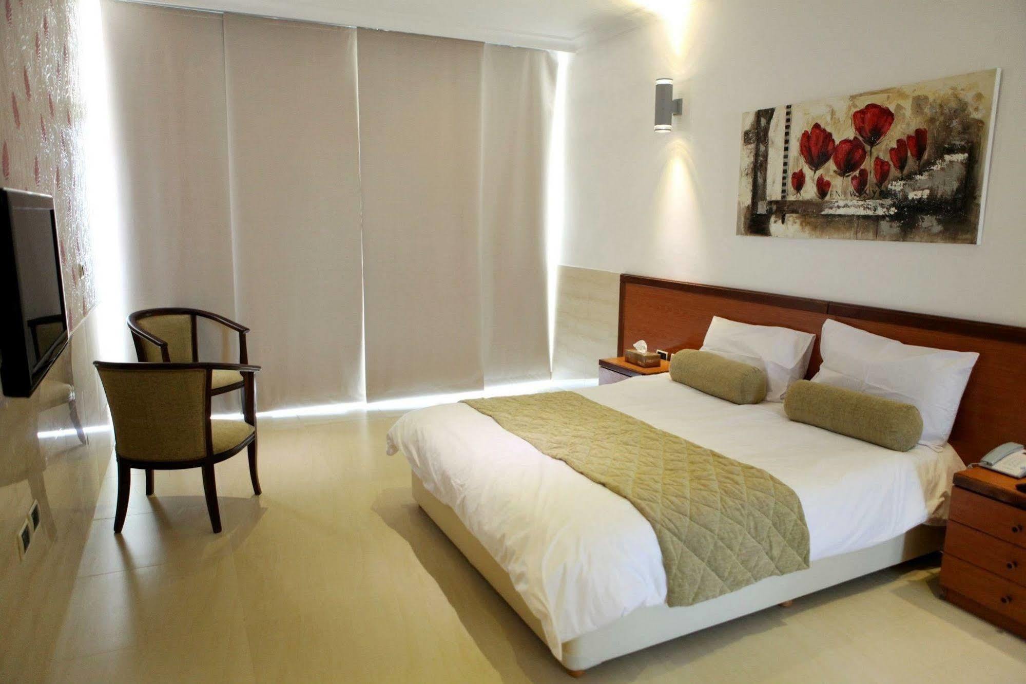 Sawary Beach Hotel Batroûn Buitenkant foto
