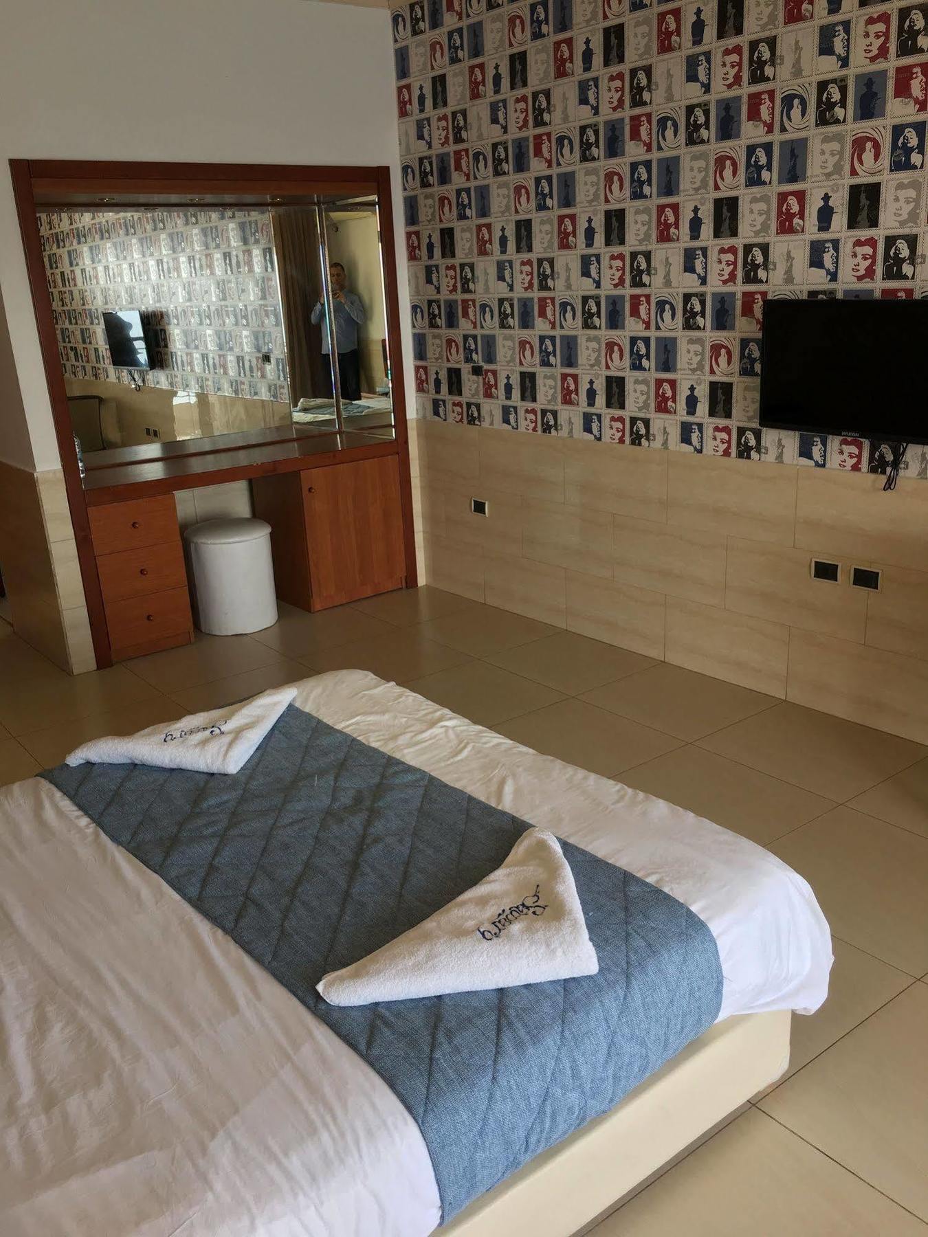 Sawary Beach Hotel Batroûn Buitenkant foto